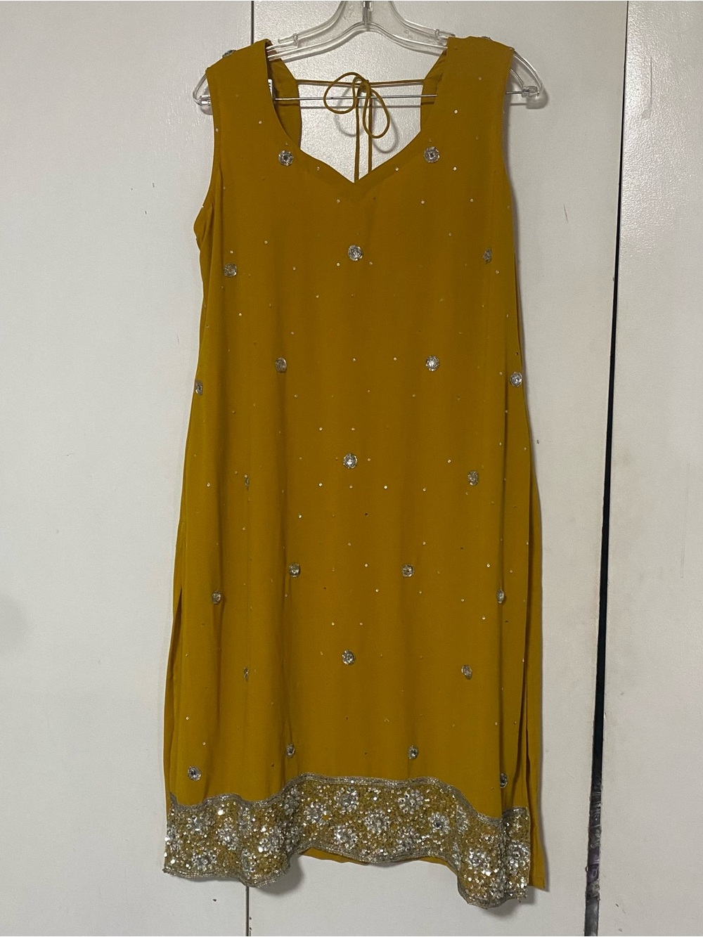 Indian suit - Picture 3 of 8